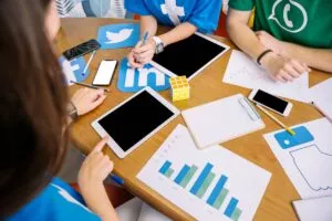 Agência de Marketing Digital em Curitiba - Lab Growth 22 Como escolher uma agência de gestão de redes sociais