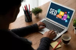 Domine o Google e deixe a concorrência para trás com uma agência de SEO em Curitiba 